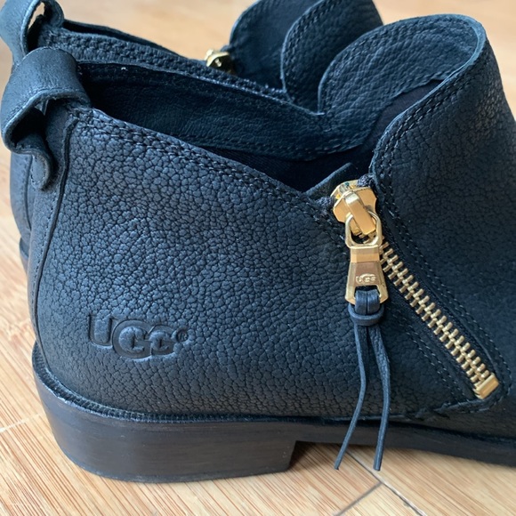 Black UGG 7.5 - Picture 6 of 8